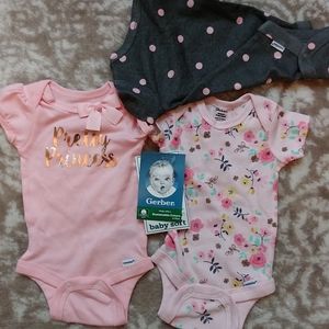 !!NWT!!GERBER NEWBORN ONESIE'S,3PACK,PRETTY PRINCESS,GREY WITH PINK POLKA DOTS,